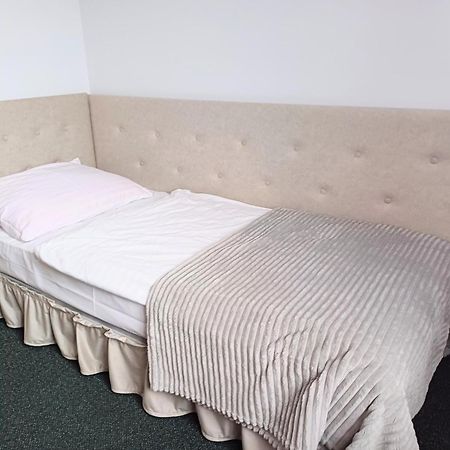 Hotel I Restauracja Borowianka Ostrów Wielkopolski 外观 照片