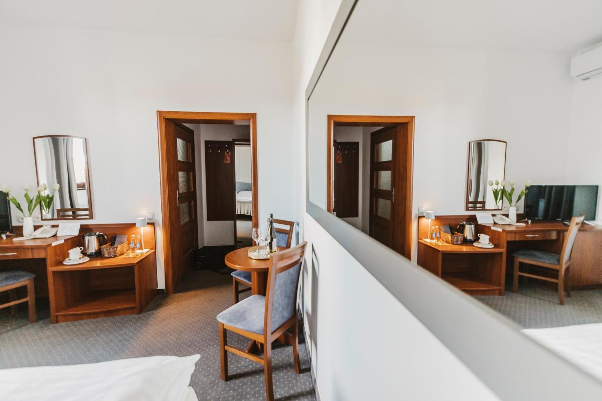 Hotel I Restauracja Borowianka Ostrów Wielkopolski 外观 照片