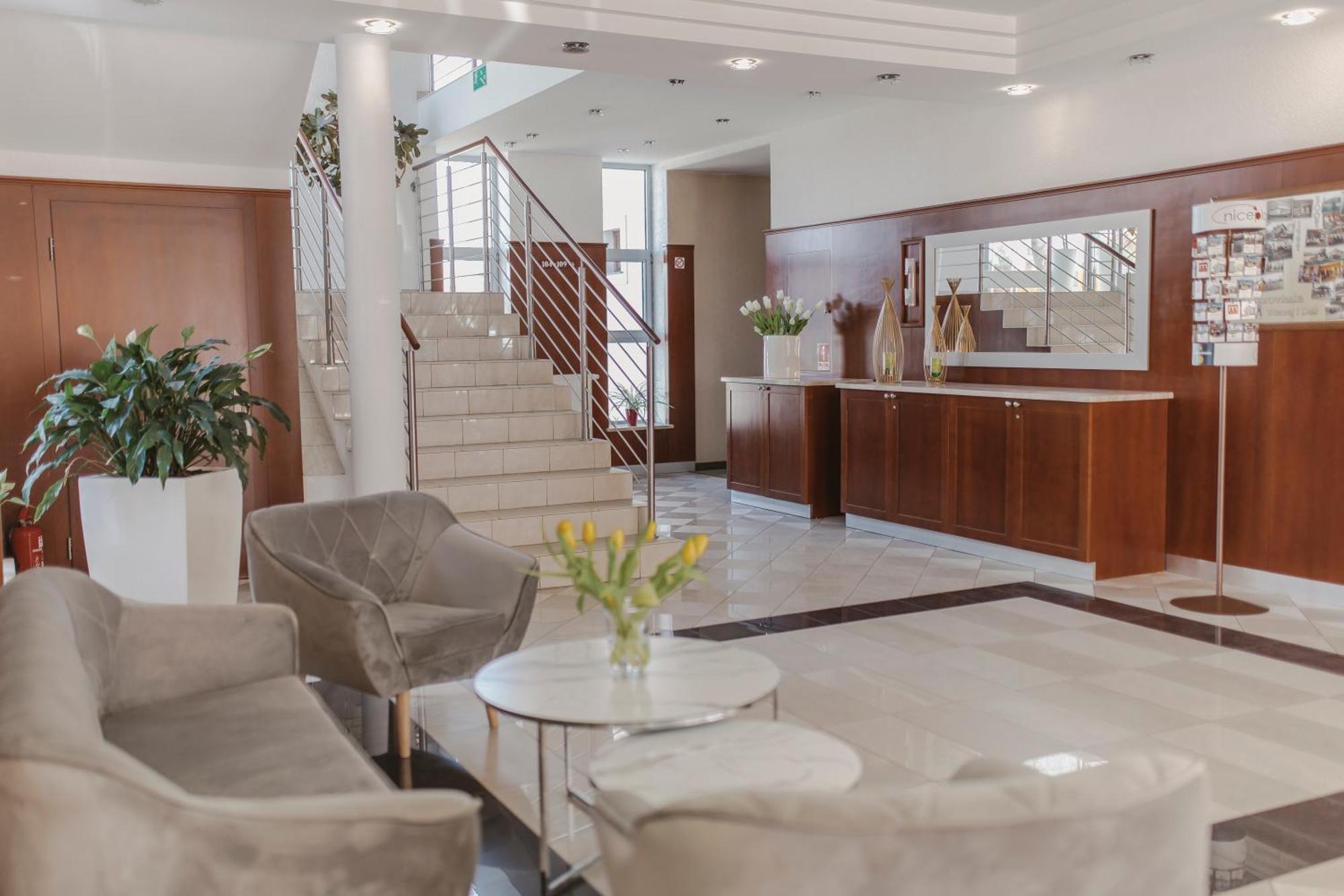 Hotel I Restauracja Borowianka Ostrów Wielkopolski 外观 照片