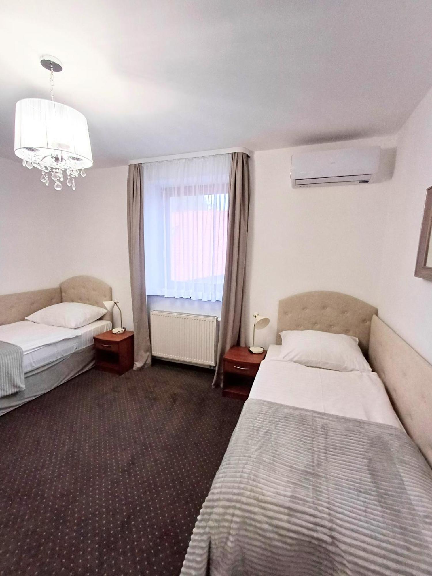 Hotel I Restauracja Borowianka Ostrów Wielkopolski 外观 照片