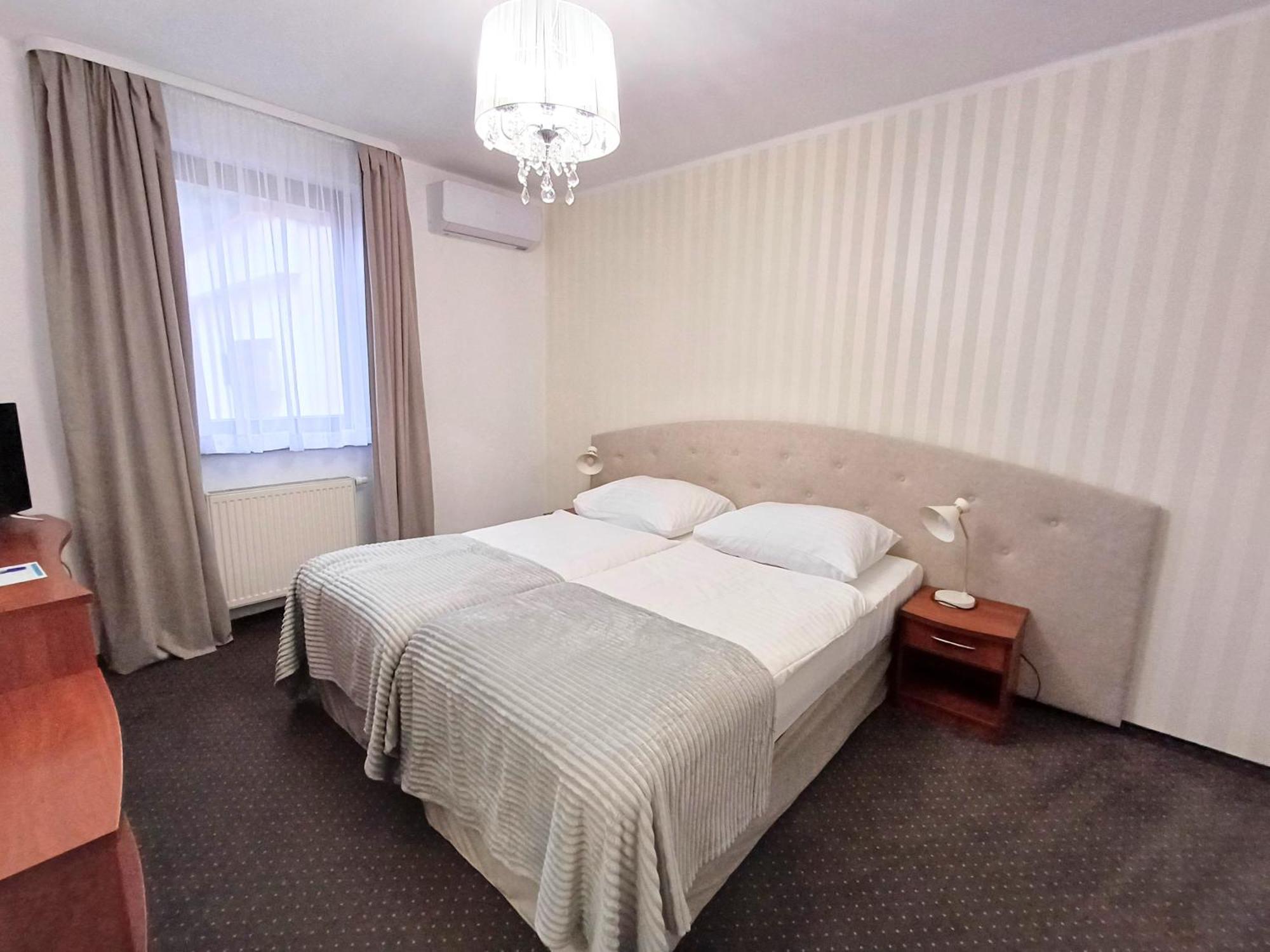 Hotel I Restauracja Borowianka Ostrów Wielkopolski 外观 照片