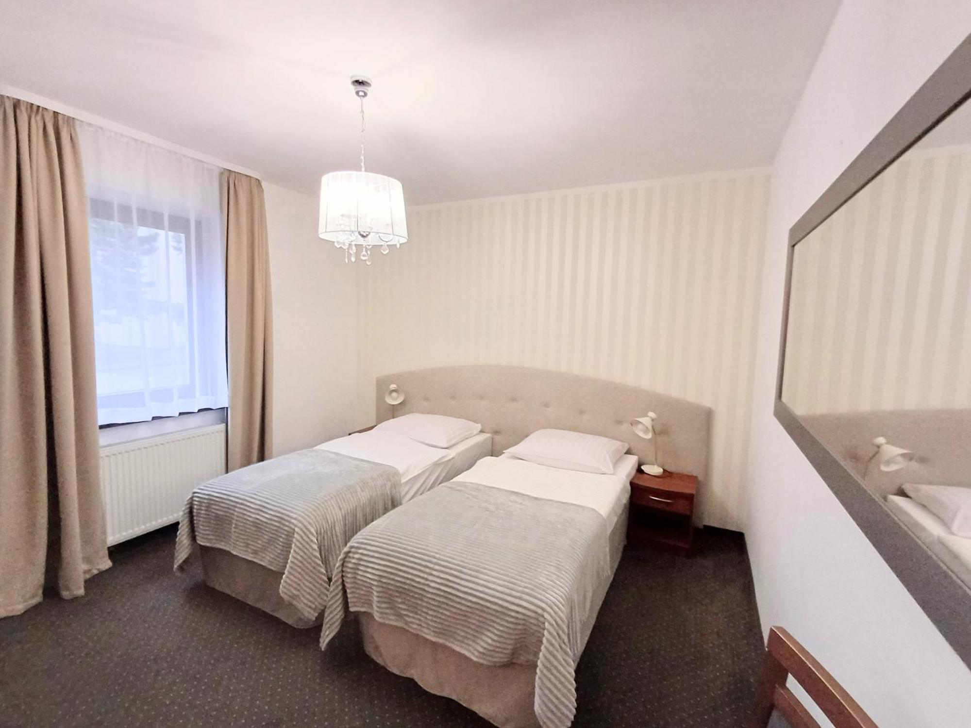 Hotel I Restauracja Borowianka Ostrów Wielkopolski 外观 照片
