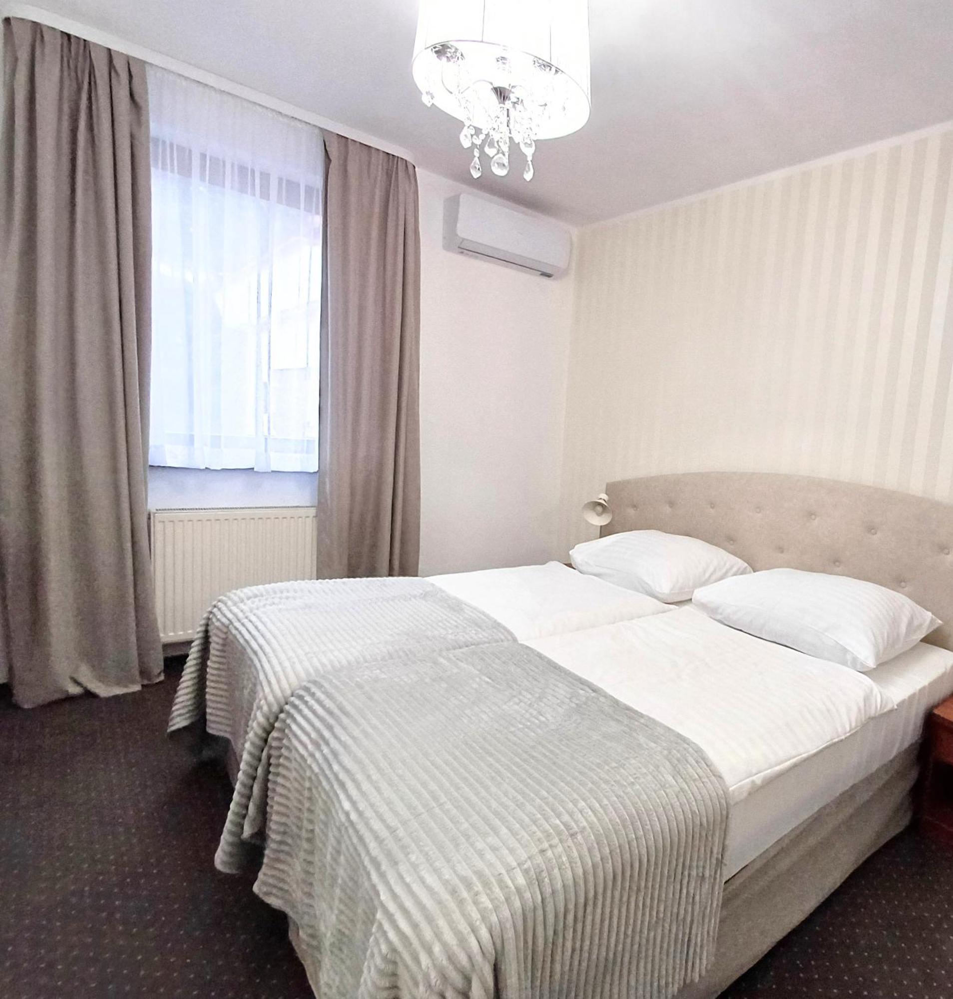 Hotel I Restauracja Borowianka Ostrów Wielkopolski 外观 照片