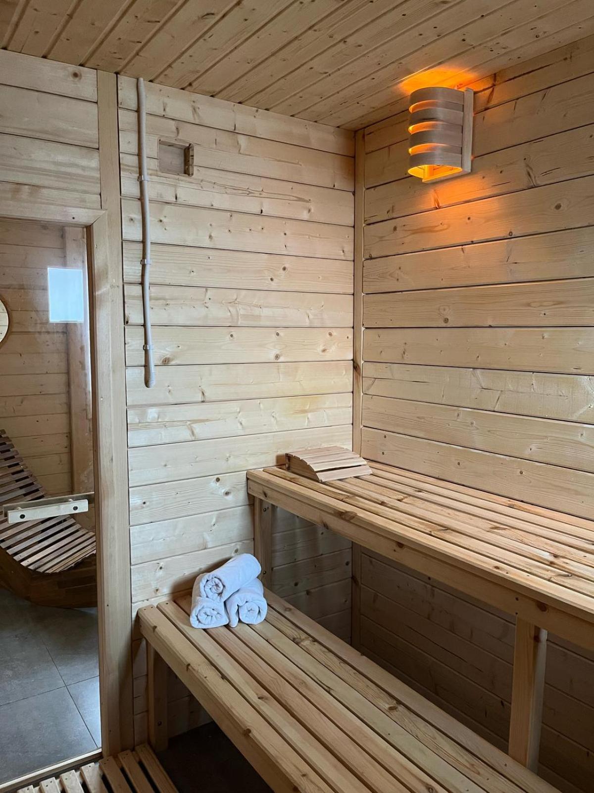 Hotel I Restauracja Borowianka Ostrów Wielkopolski 外观 照片