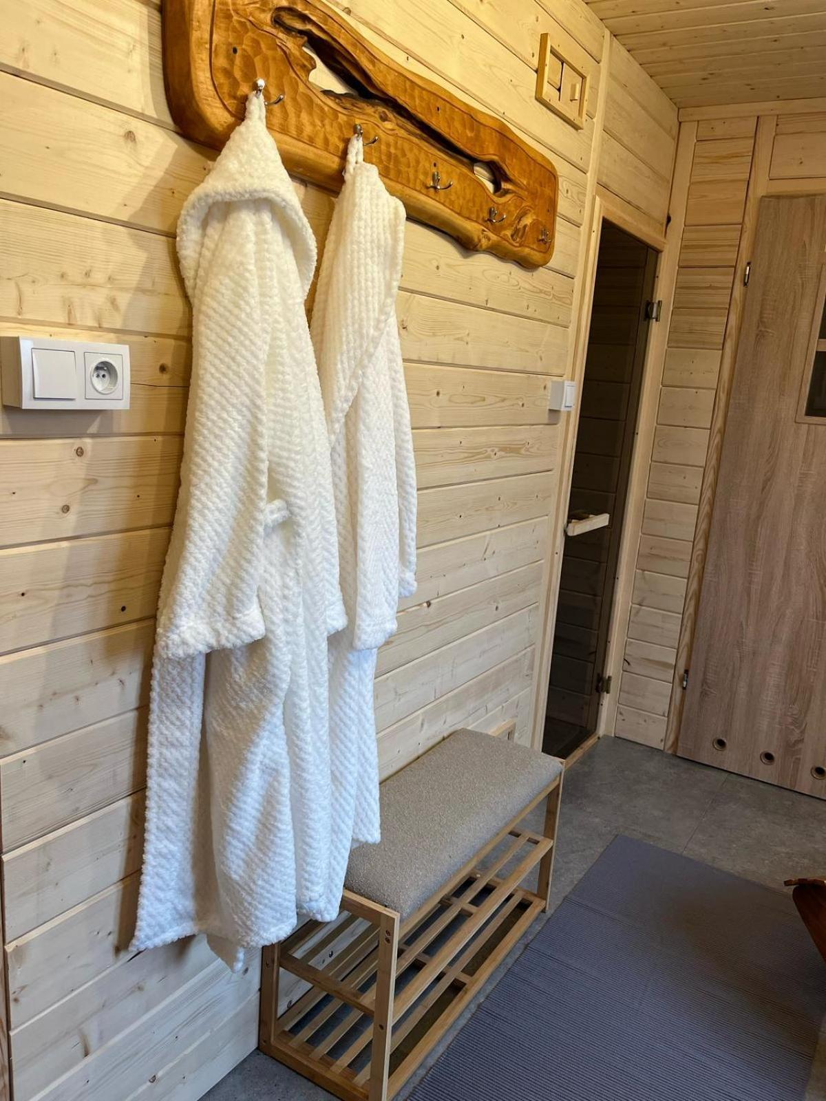Hotel I Restauracja Borowianka Ostrów Wielkopolski 外观 照片