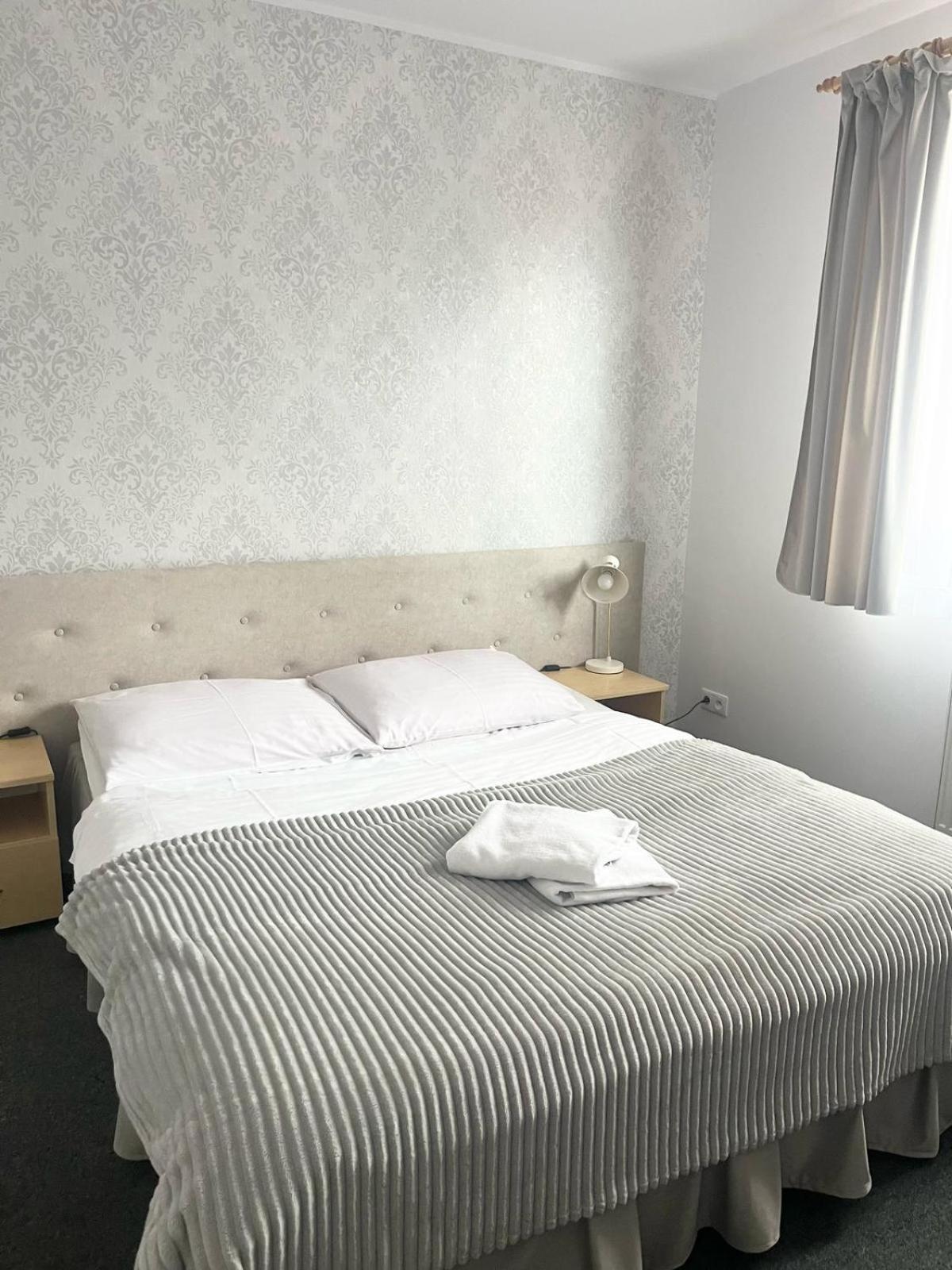 Hotel I Restauracja Borowianka Ostrów Wielkopolski 外观 照片