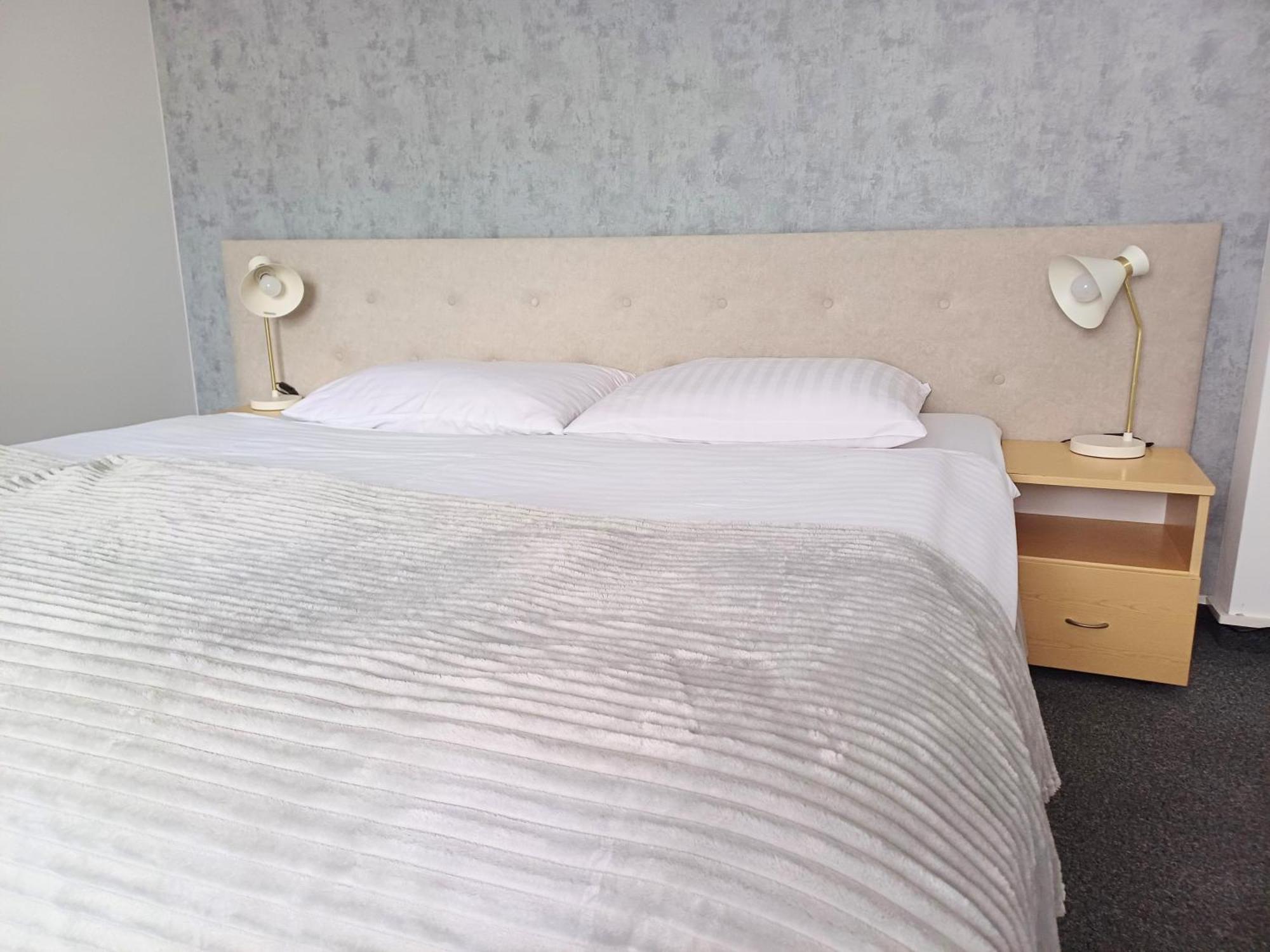 Hotel I Restauracja Borowianka Ostrów Wielkopolski 外观 照片